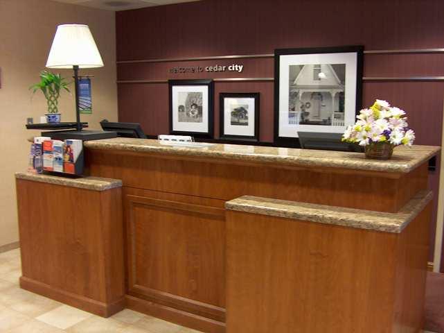Hampton Inn Cedar Stadt Exterior foto